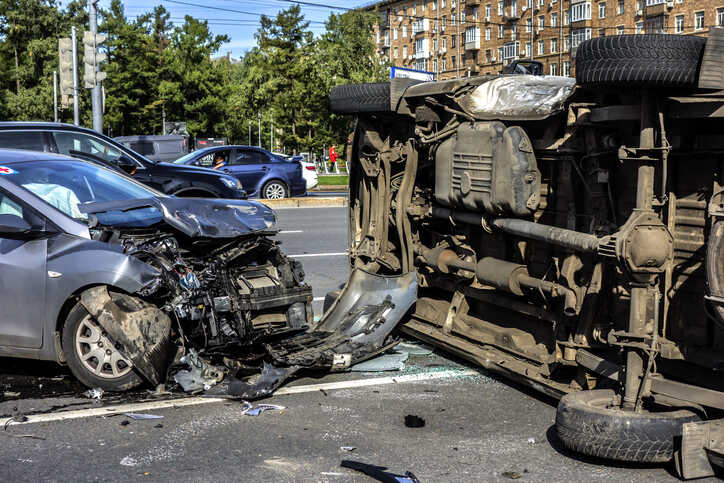 Multi-vehicle accident in Salt Lake City, Utah, highlighting the need for experienced accident lawyers